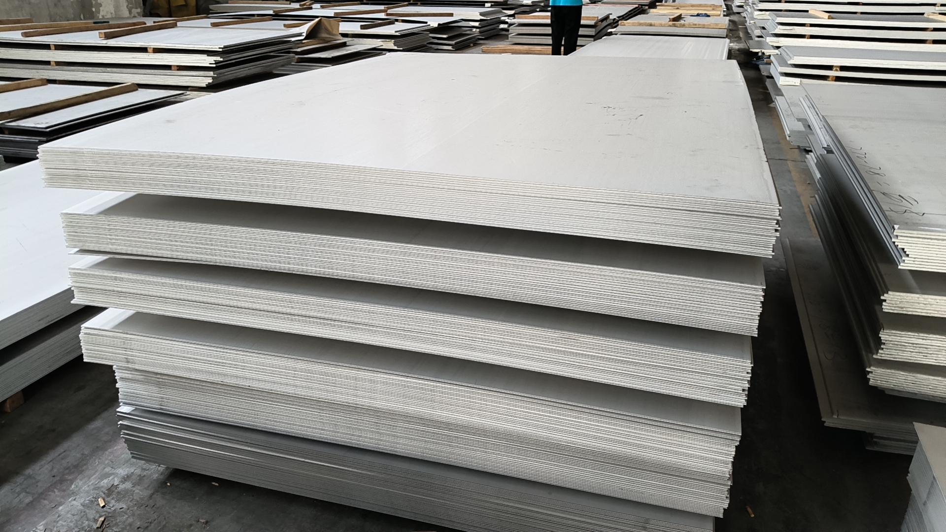 （2024年11月21日）今日沪镍期货和伦镍最新价格查询