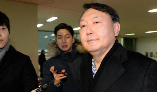 韩国总统尹锡悦被要求立即下台！总统办公室室长、首席秘书官集体辞职！