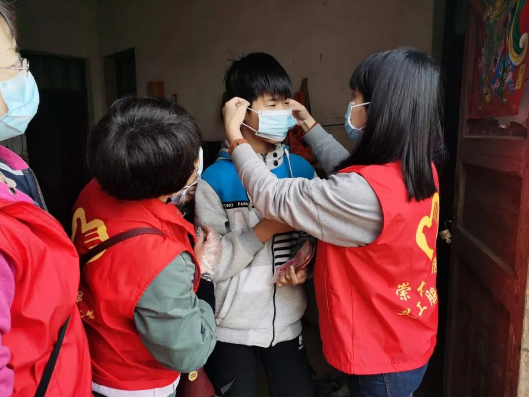 国网新野县供电公司：心系老人安 冬寒情更暖 