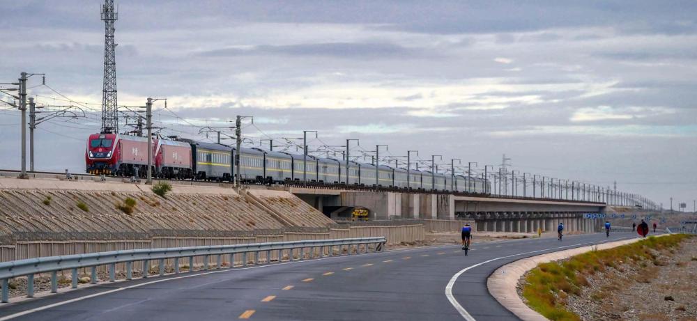 中国二十二冶抚顺新钢铁高炉低碳绿色智能化升级改造项目1号高炉及配套3座热风炉炉壳顺利封顶