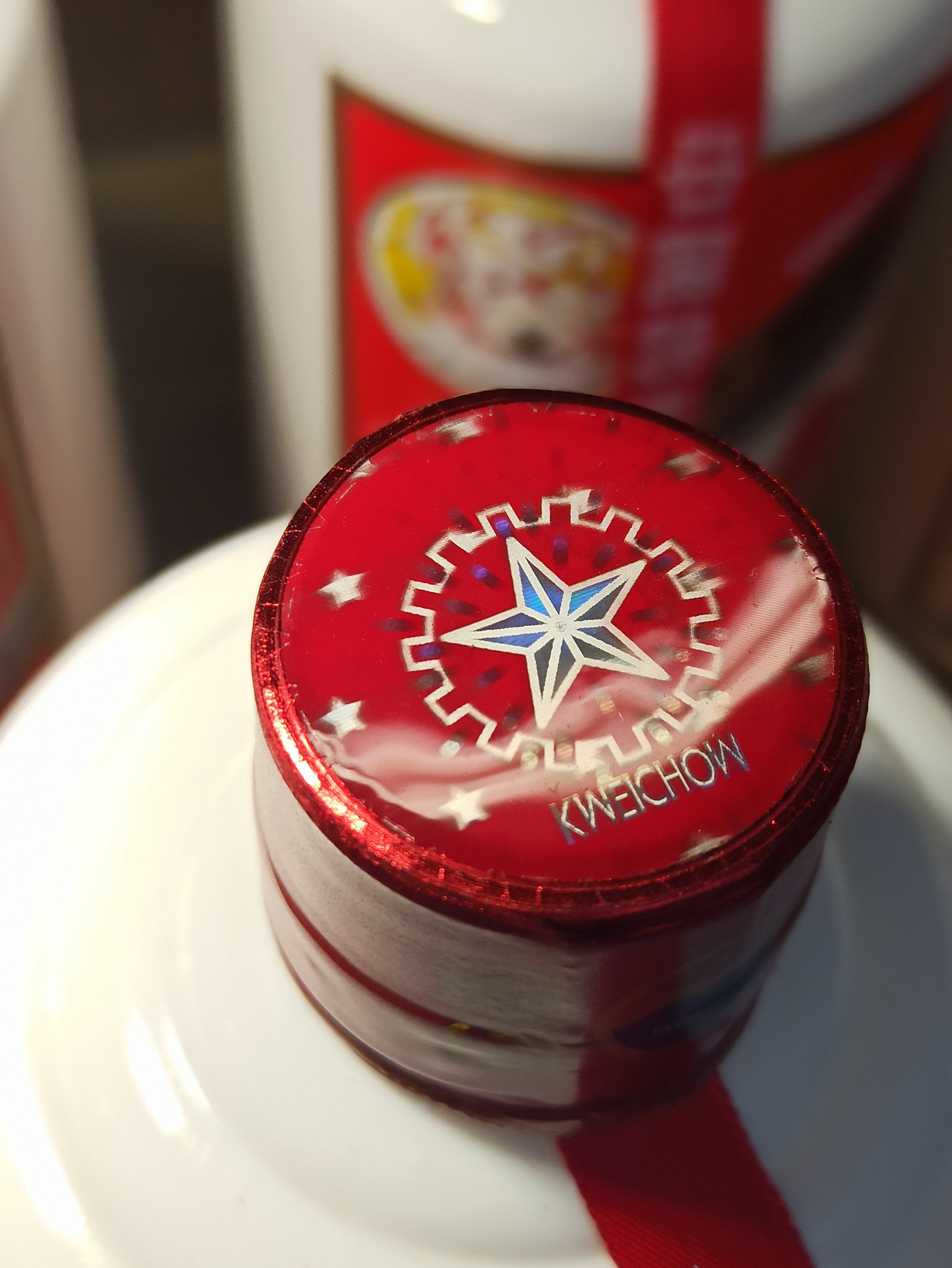 贵州茅台：6月累计回购股份72000股