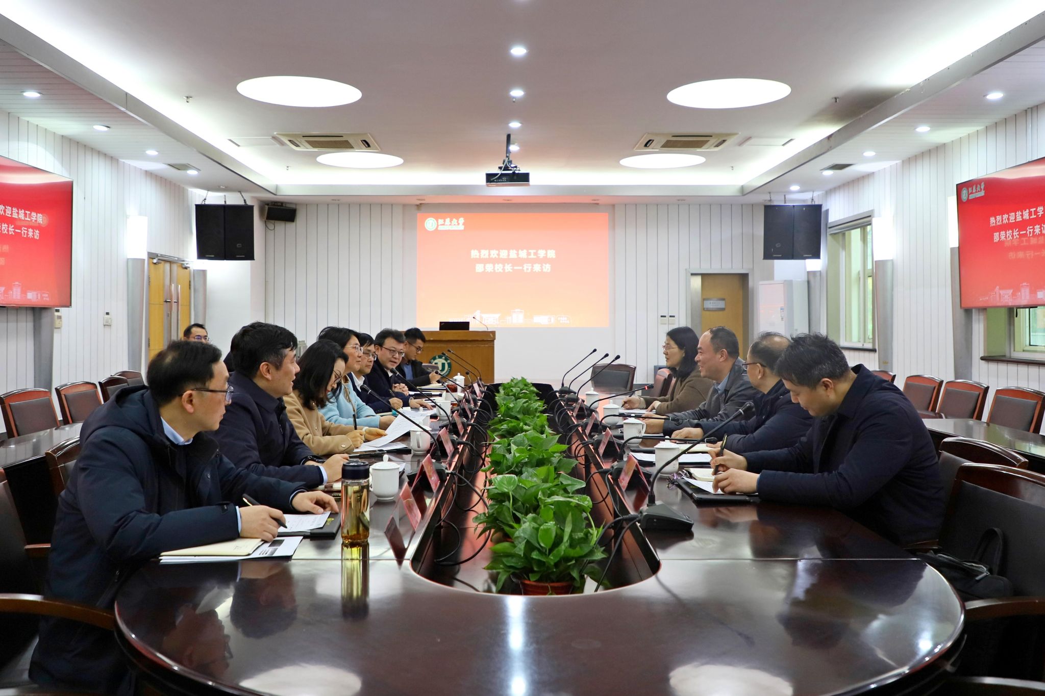 世界化工看中国丨江苏大学校长邢卫红：化学工业亟需通过化工材料性能的突破性提升与智能赋能重塑产业生态