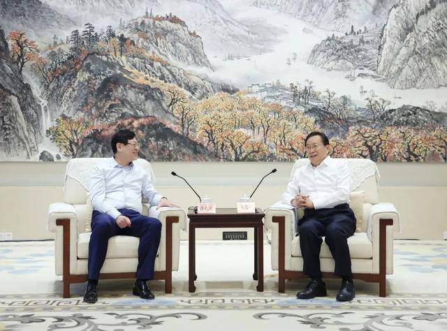 湖北省委书记王忠林在武汉调研民营企业发展并召开座谈会